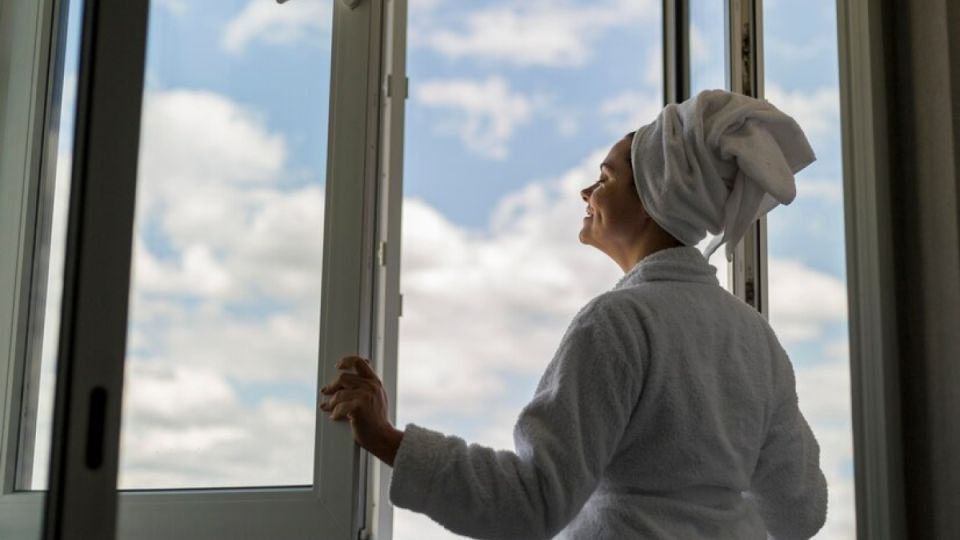 Окна чистые надолго: советы профессионалов для идеальной прозрачности — больше никаких разводов и пятен Окна чистые надолго: советы профессионалов для идеальной прозрачности — больше никаких разводов и пятен