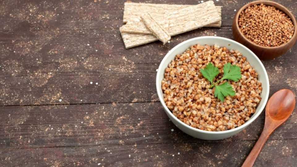 Капусту с гречкой готовлю только так: необычайно вкусное блюдо — сколько ни поставь на стол, все съедают и просят еще