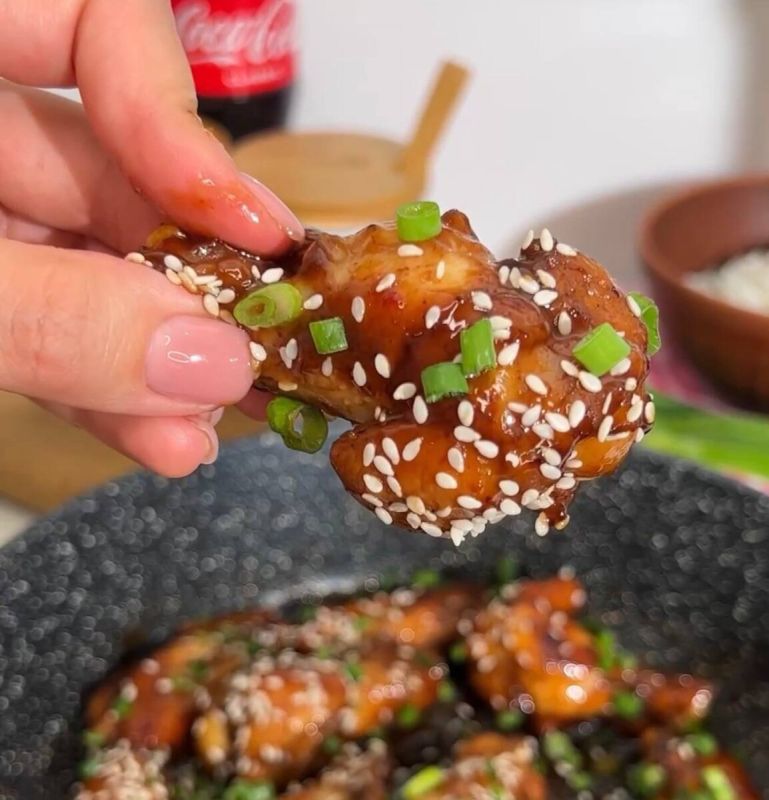   Coca-Cola:  ,   