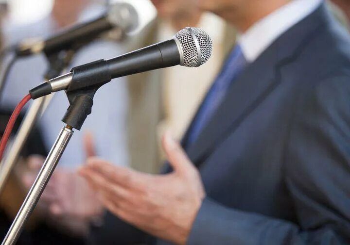 Чиновники настаивают на натуральных услугах для льготников: кто в выигрыше?