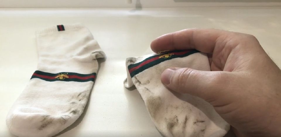 Как вернуть белизну белым носкам: секреты бабушки на каждый день
