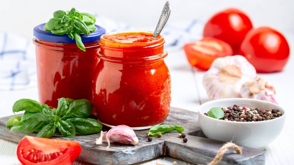 Пряный соус из базилика заменит надоевшую подливу: идеально подходит к мясу