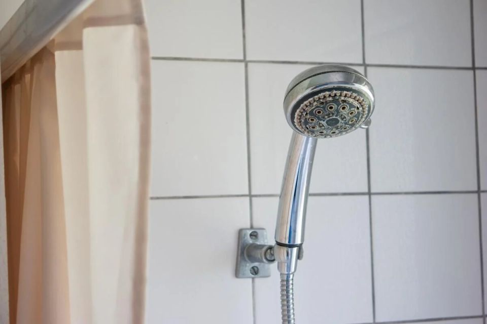 Секреты бабушки: эффективные методы очистки душа от известкового налета