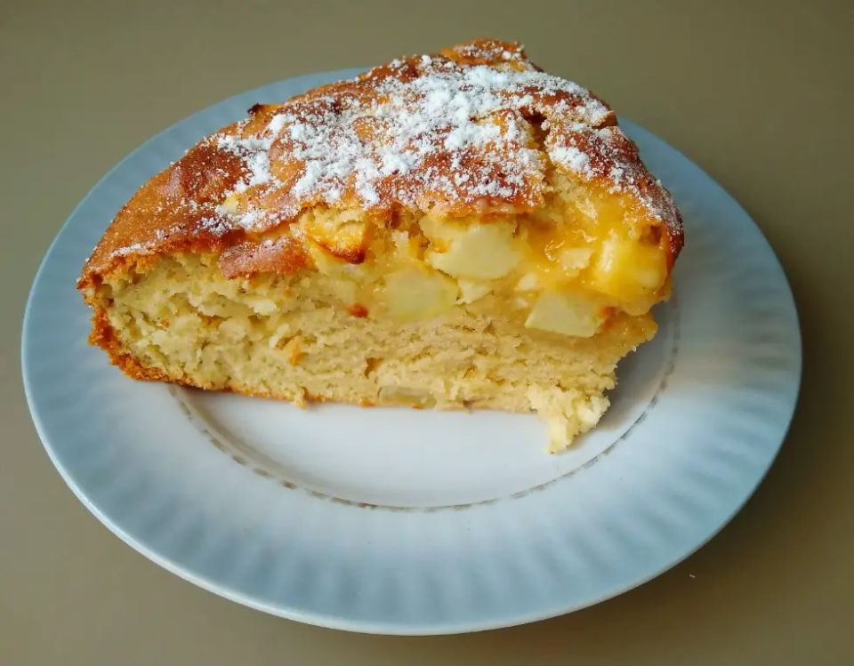 Сочный яблочный пирог: как превратить простые ингредиенты в кулинарный шедевр