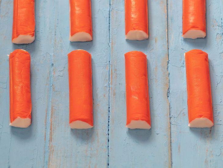 "Нежные и легкие": куриные котлеты с крабовыми палочками - гостям понравятся