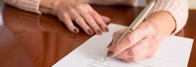 Пожилые люди под угрозой: как сохранить жильё от мошенников