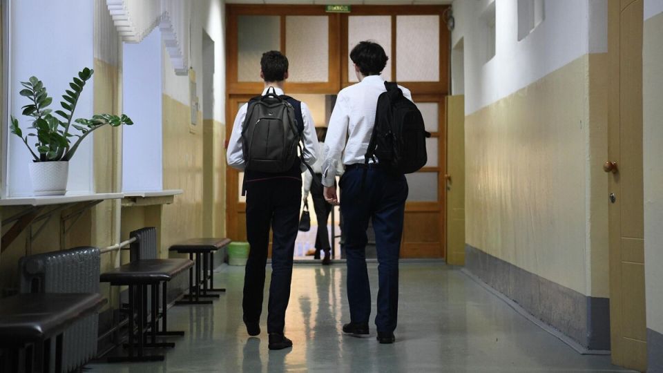 Патриотические мелодии вместо школьного звонка: музыкальная революция в российских школах