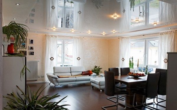 Советы по очистке натяжных потолков: как добиться идеального блеска