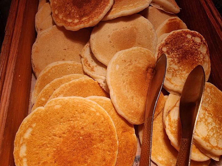 Секрет пышных оладий без дрожжей и яиц: лайфхак, который знают только бабушки