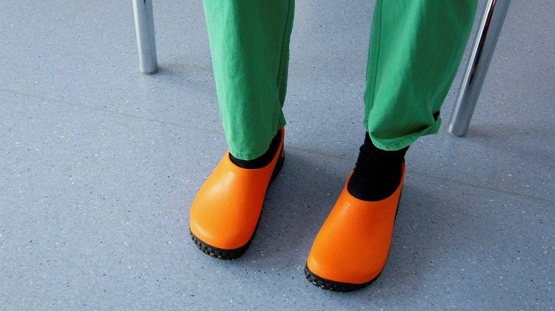 Жирные пятна исчезнут с линолеума: вы удивитесь, узнав эту простую хитрость