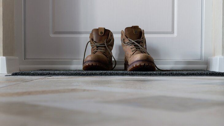 Обувь в подъезде под риском: как не оказаться в pi?ge