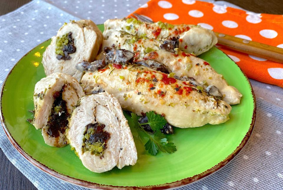 Куриные трубочки с оригинальной начинкой: идеальное блюдо для разгрузочных дней