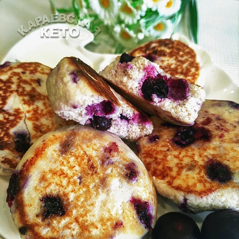 Изысканные кето-сырники с ягодами: откройте новые горизонты вкуса