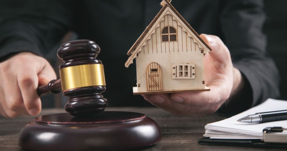 Обзор: Коммунальные реформы в России — когда тарифы станут предсказуемыми?