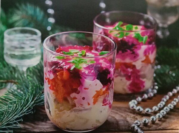 Селедка под шубой нового поколения: встречайте незабываемый салат с авокадо и свеклой