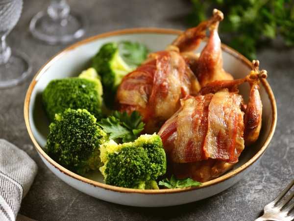 Перепела в беконе: изысканная находка для вашего праздничного стола