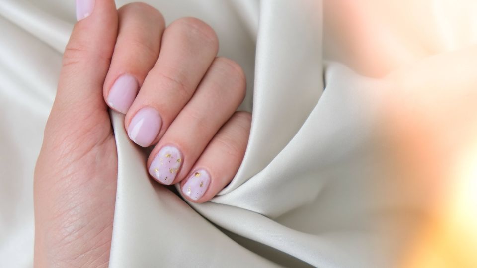 Широкие ногти не будут выглядеть как лопаты: вот какой маникюр их преобразит