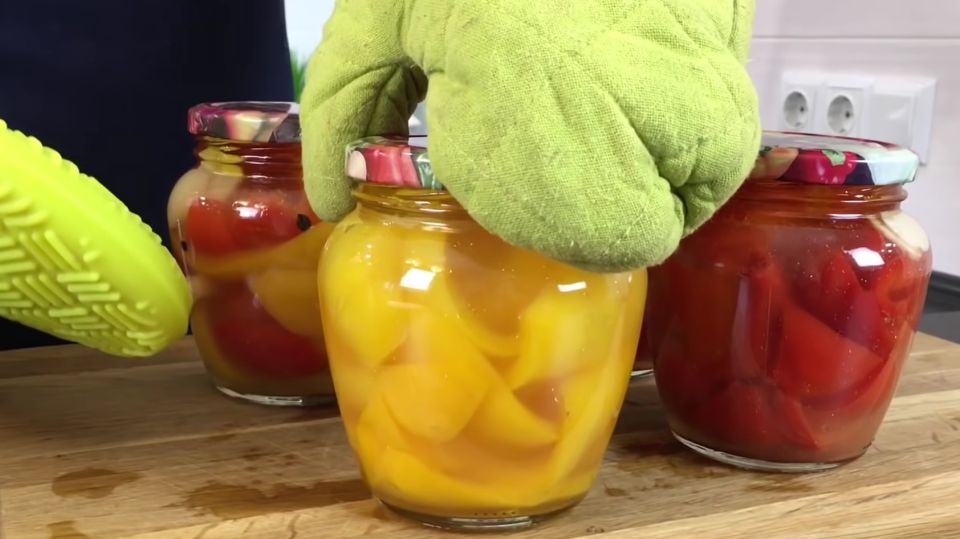 Превратите томаты с перцами в аппетитную закуску: удачный рецепт от шеф-повара