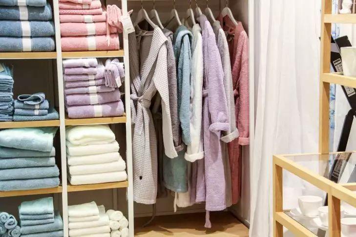 Как идеально сложить вещи в шкафу: полезные советы