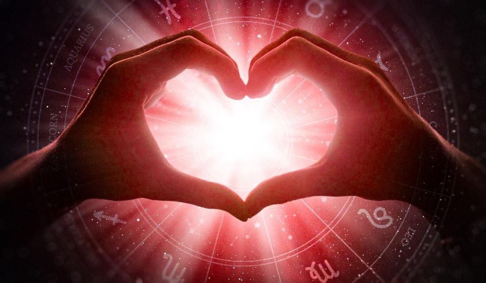 Четыре знака Зодиака, которые найдут любовь в праздничные дни