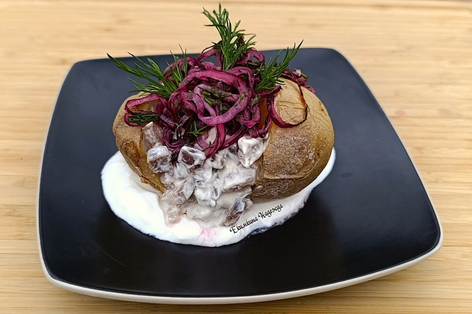 Печеный картофель с селедкой: новое дыхание классической закуски