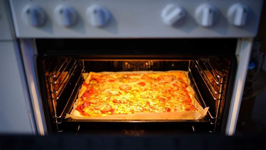 Грязная духовка: не только эстетика, но и угроза вашему здоровью