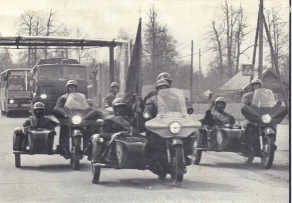   1985    40-                 