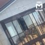 Мужчина убил бывшую жену, порезал трёхлетнего сына и прямо сейчас грозится выпрыгнуть из окна в многоэтажке в Казани