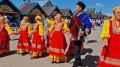 Атмосфера русского фольклорного праздника "Каравон" в селе Никольском