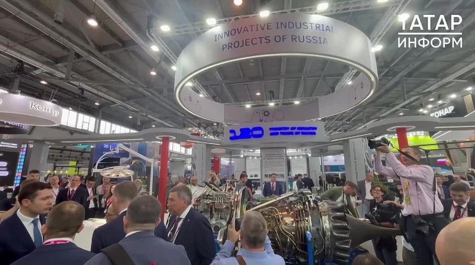          ,      -8  Sukhoi Superjet 100
