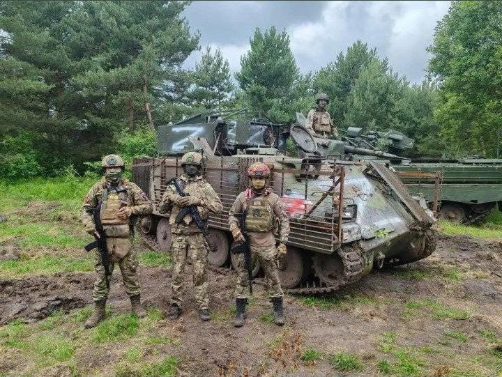  :    M113      