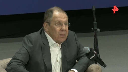 &quot;Решил, что она кокетничает&quot;: Сергей Лавров раскрыл, что он сказал наступившей ему на ногу девушке на саммите БРИКС в Казани