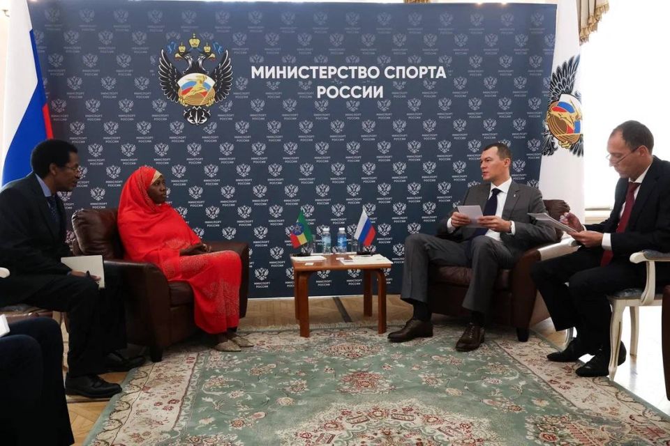 Михаил Дегтярёв: Международный трек понедельника – встреча в Минспорте России с заместителем Министра культуры и спорта Эфиопии госпожой Нефисой Альмехади