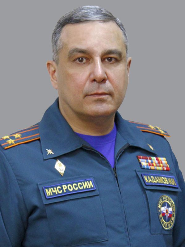 Начальник Главного управления МЧС России по РТ Ирек Кадамов поздравил коллег и ветеранов с Днём гражданской обороны России