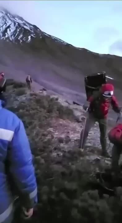 На Камчатке группа из трех альпинистов сорвалась при восхождении на Вилючинский вулкан