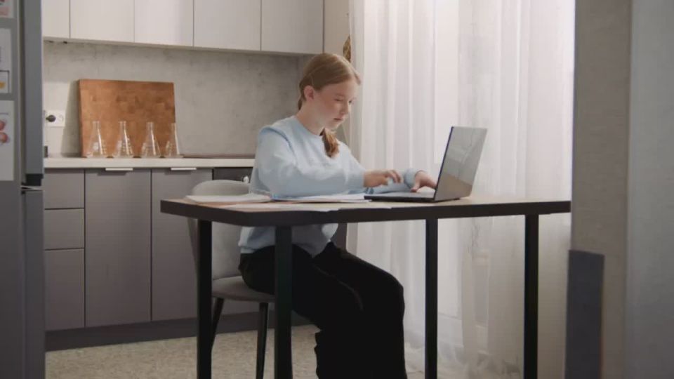 «Спасибо за труд, терпение и мудрость!» - Рустам Минниханов поздравил педагогов с Днем учителя