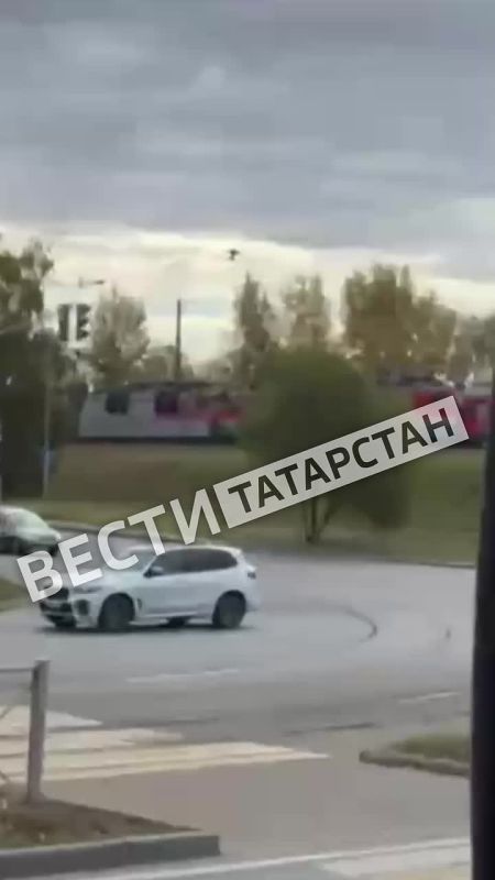 СК проводит проверку после столкновения поезда с КамАЗом