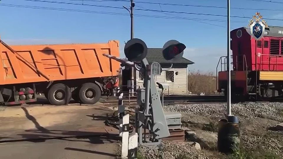 Из-за столкновения поезда и грузовика Shacman на путях в Татарстане задерживаются 5 поездов и 4 электрички