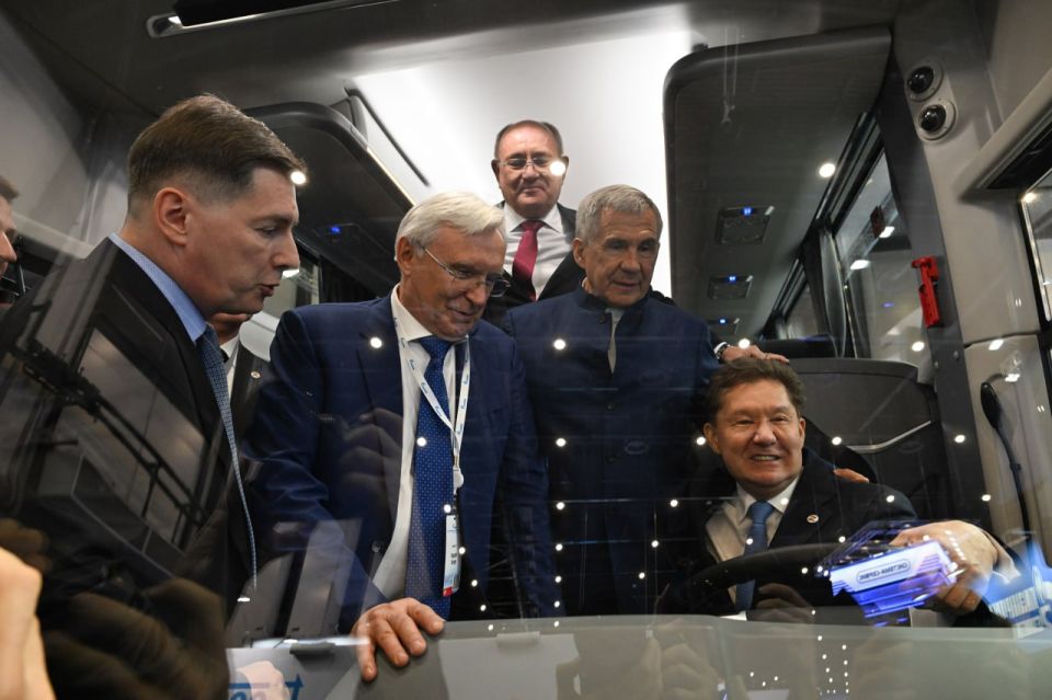 Рустам Минниханов принимает участие в XIV Петербургском международном газовом форуме