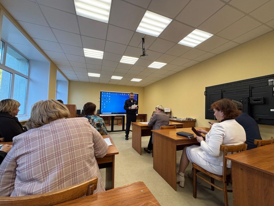 В Чистопольском сельскохозяйственном техникуме состоялся совместный педагогический совет, в котором приняли участие сотрудники полиции и члены Общественного совета