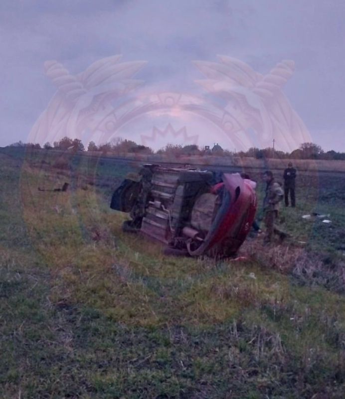 В Зеленодольском районе водитель автомобиля Hyundai, под управлением 1967 г.р., по предварительным данным, не выбрал безопасную скорость, не справился с управлением, совершил съезд в кювет и опрокинулся