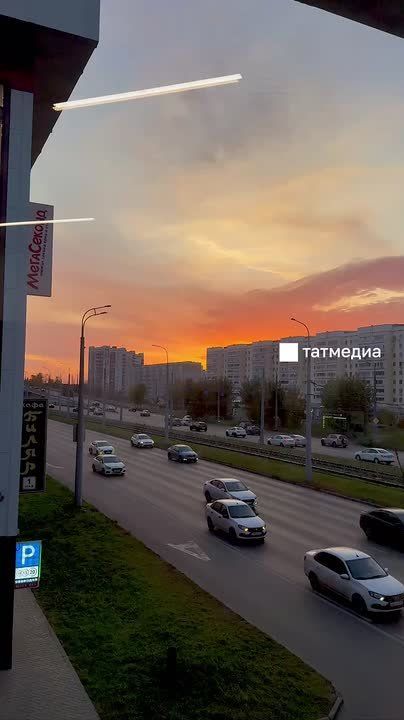 Делимся с вами красотой осенних закатов в Казани
