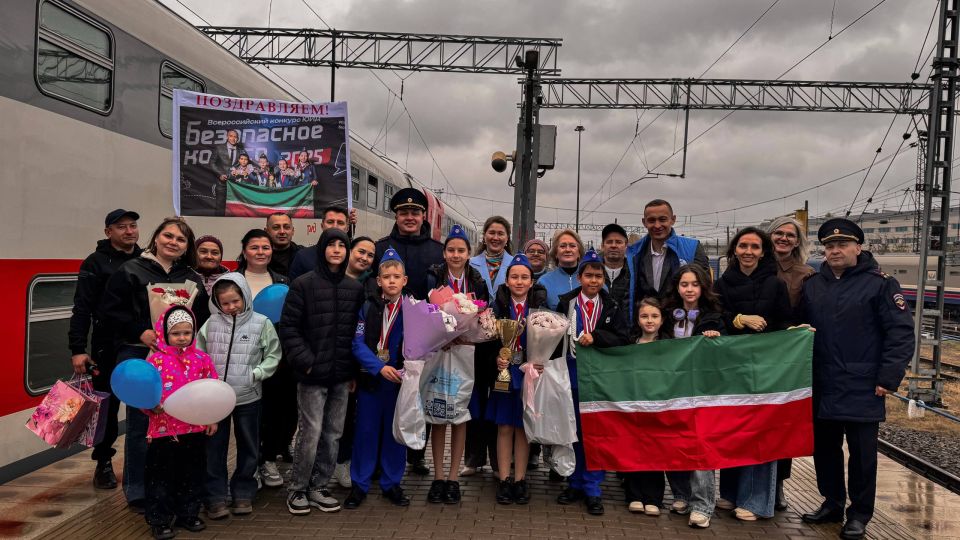 На железнодорожном вокзале «Казань-1» триумфально встретили юных чемпионов Татарстана!