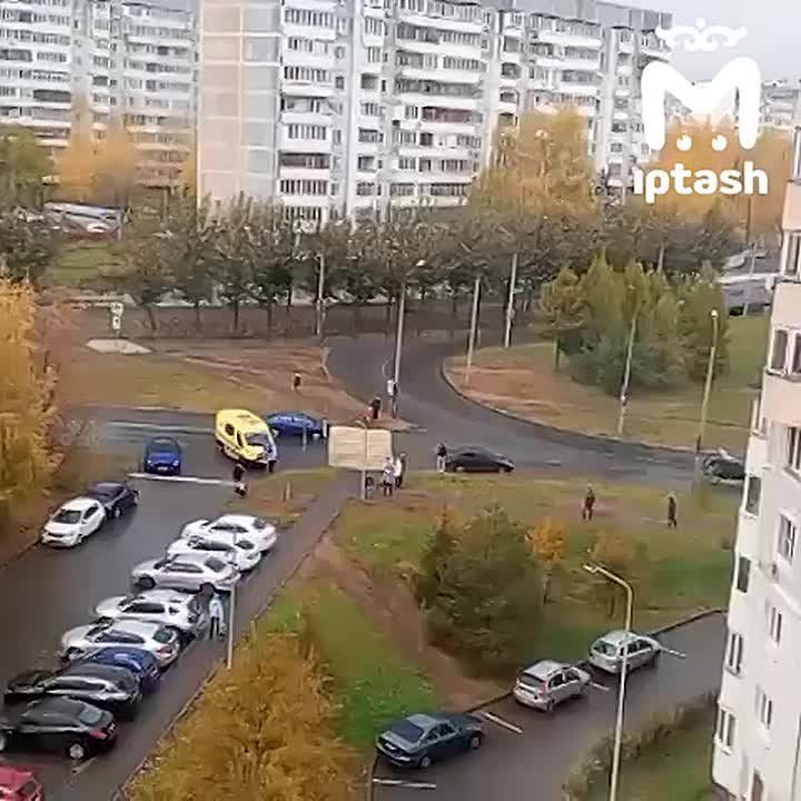 Машина сбила человека на пешеходном на Ноксинском Спуске