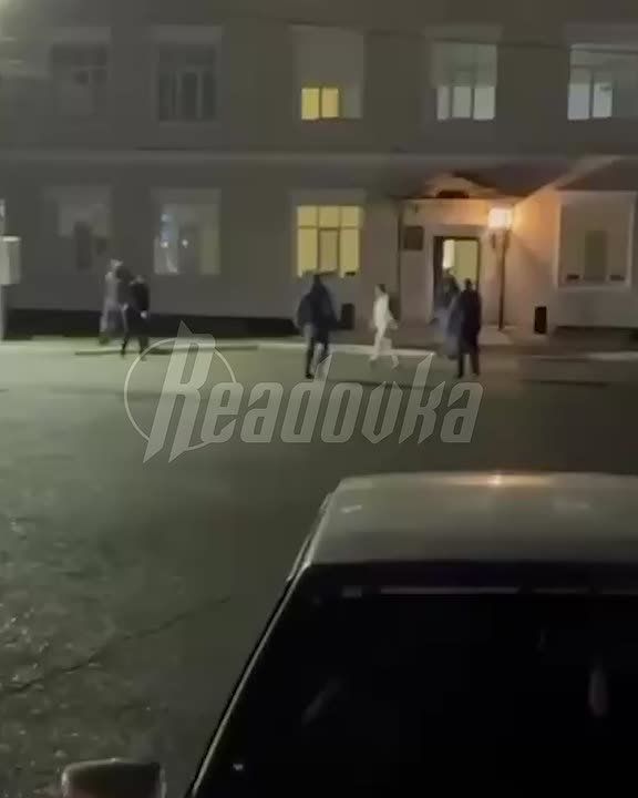 Агрессивную татарку, которая кидалась на прохожих и полицию с ножом, удалось угомонить лишь применением табельного оружия