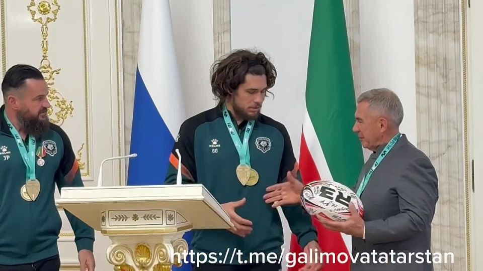У Рустама Минниханова теперь тоже есть медаль чемпиона России по регби!