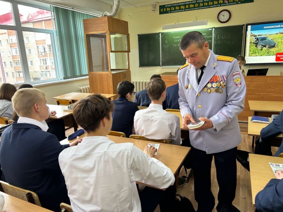 Ветераны и члены общественного совета проводят встречи со школьниками