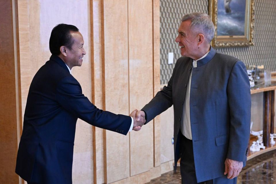 Рустам Минниханов встретился с министром, Председателем Академии политики и национальной администрации Лаоса Пхувонгом Ункхамсэном