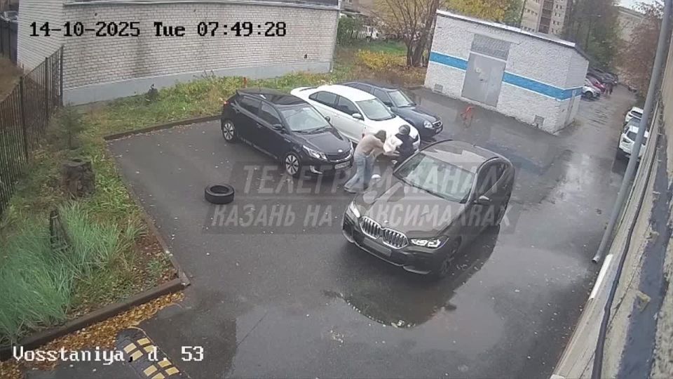 В Казани мужчина напал с ножом на девушку