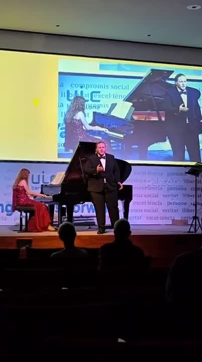 Студент Барселонской консерватории из Казани Дмитрий Петров победил в престижном конкурсе молодых вокалистов в Барселоне